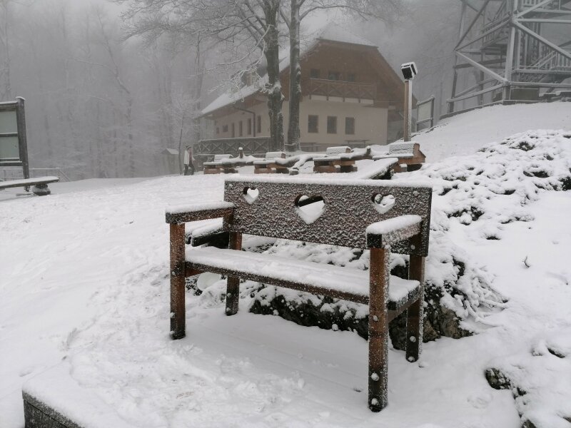 Koča na Planini nad Vrhniko