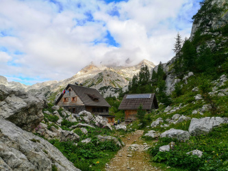 Vodnikov dom na Velem polju 