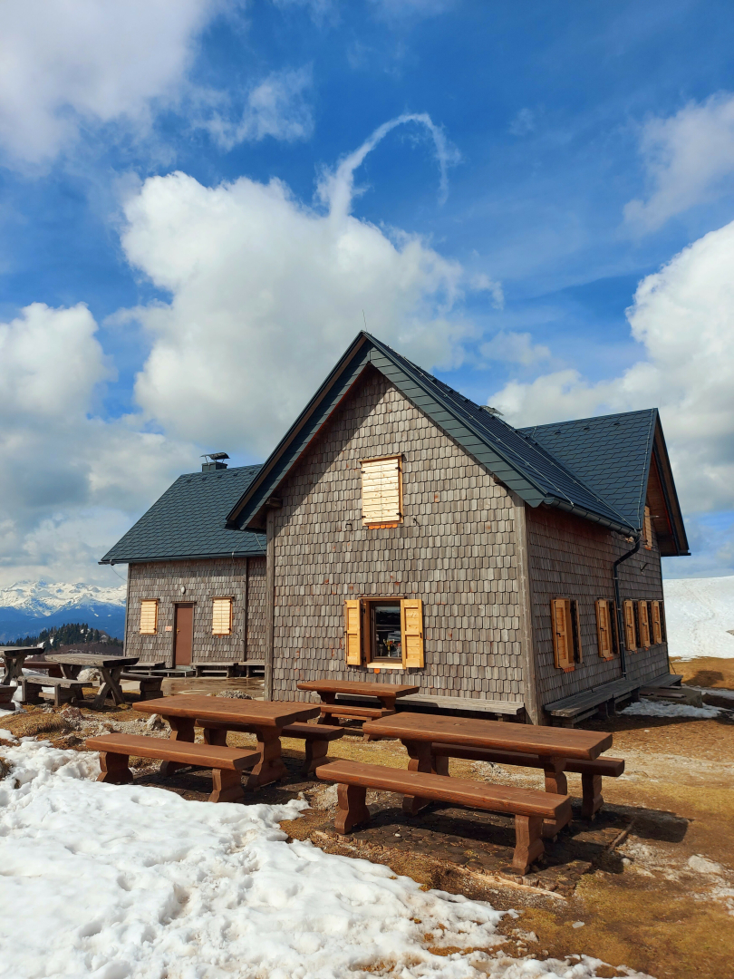 Krekova koča na Ratitovcu