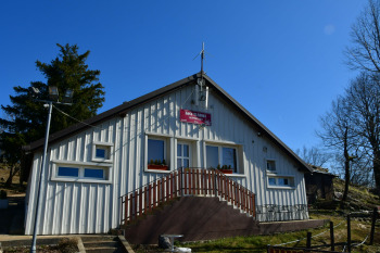 Koča Mladika na Pečni rebri 