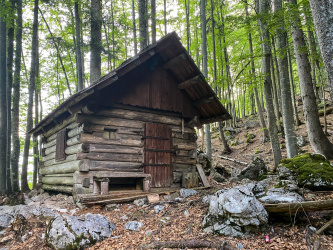 Lovska koča pri Skočnikih