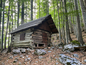 Lovska koča pri Skočnikih