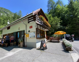 Koča pri izviru Soče 