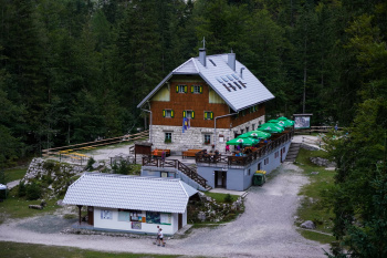 Aljažev dom v Vratih 