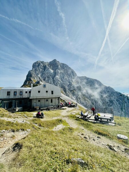 Kamniška koča na Kamniškem sedlu